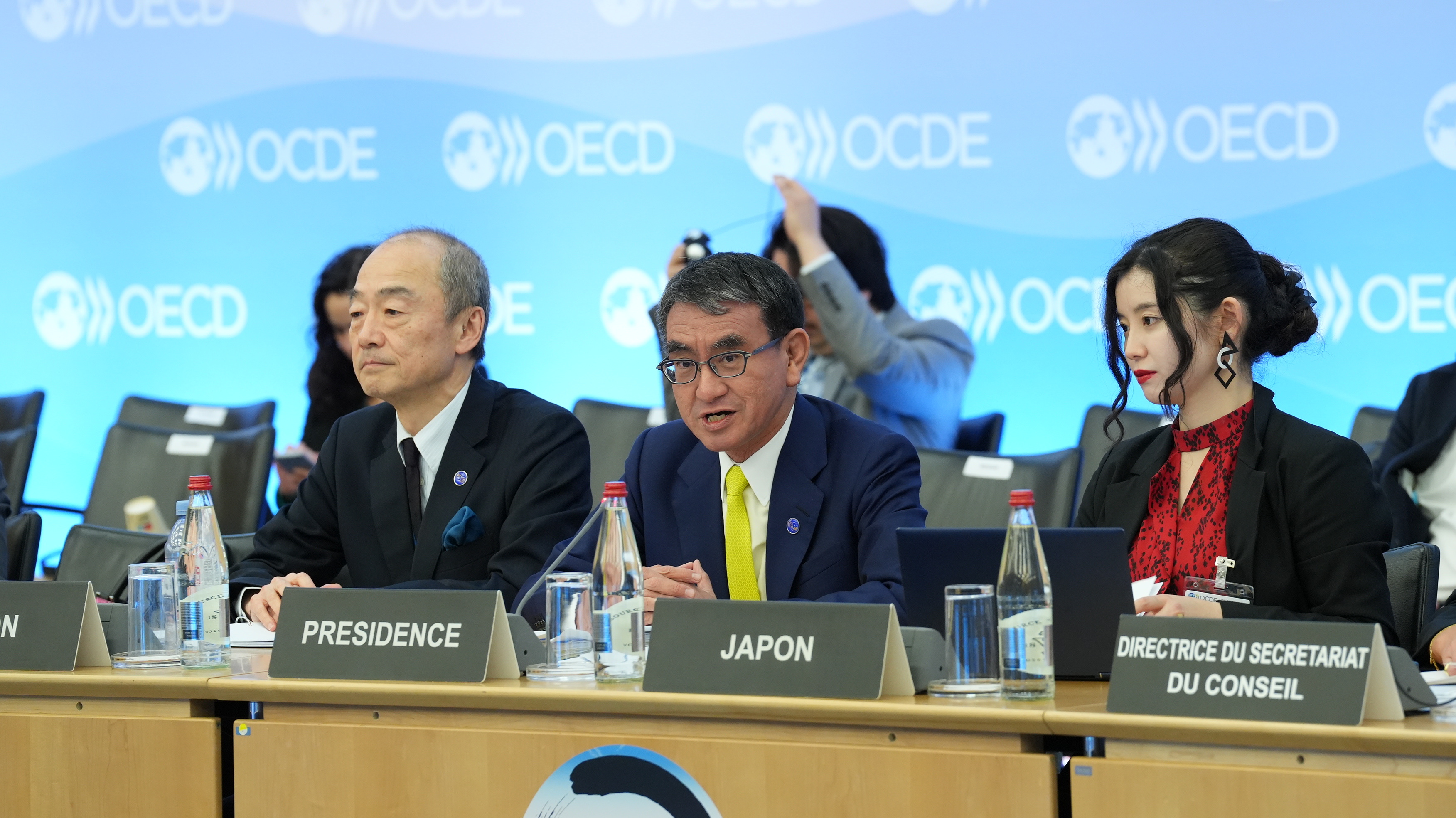 Digital Minister Kono chairs the OECD Ministerial Council meeting.